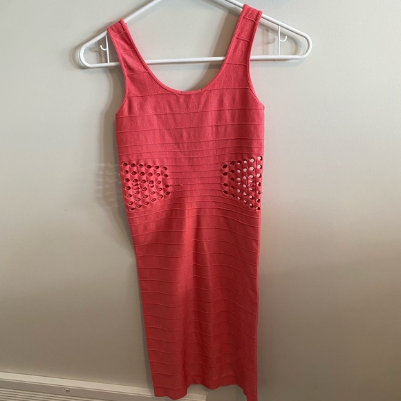 Fitted pink dress - Picture 3 of 3